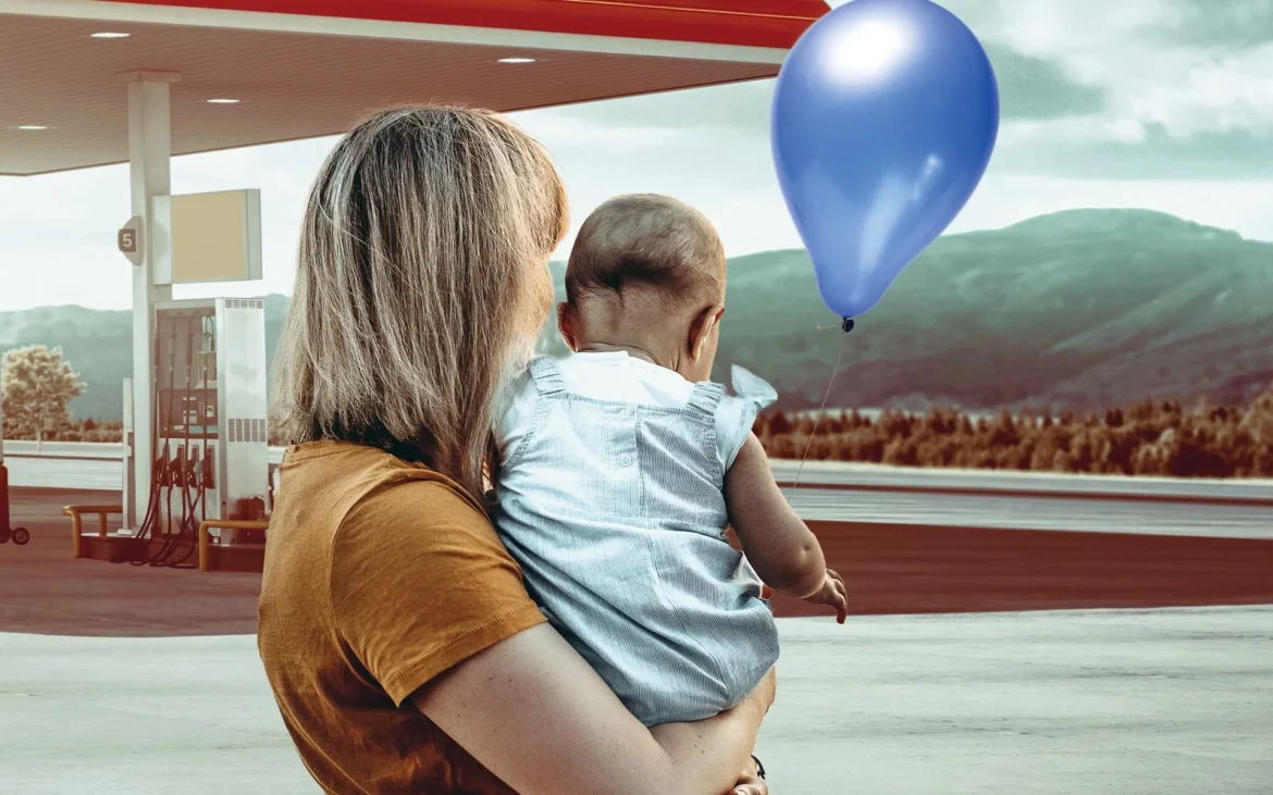 NOUS AVONS COMMENCÉ COMME DES ÉTRANGERS